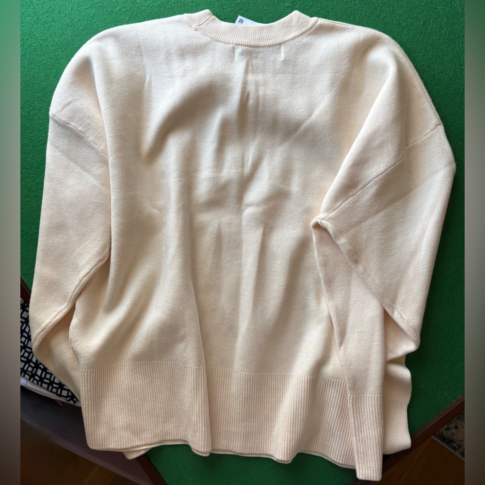 Cream cherry 🍒 sweater - Picture 6 of 11
